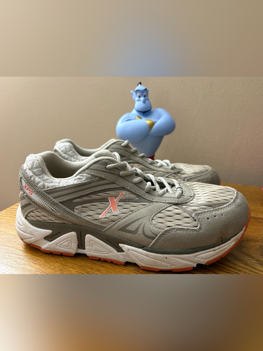 Xelero Genesis XPS walking shoe. Size 9.